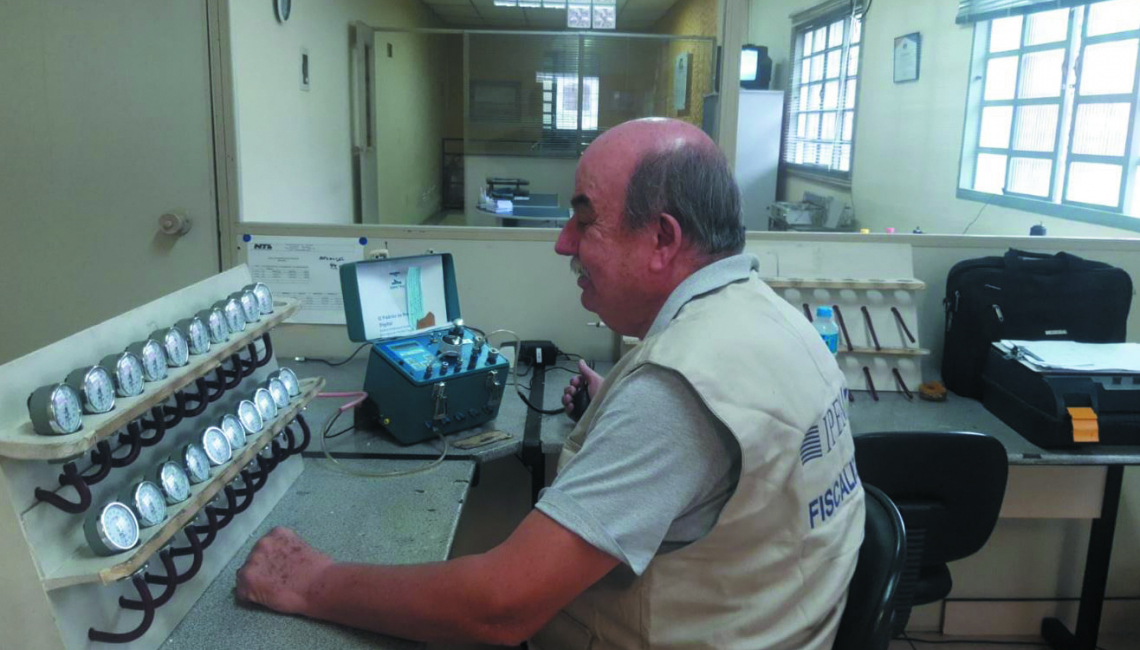 Ipem-SP verifica aparelhos de medir pressão arterial no fabricante em São Bernardo do Campo